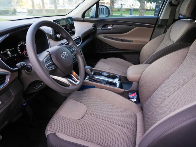 Hyundai Santa Fe (Perle blanche), 2023 &agrave; louer &agrave; Sharjah