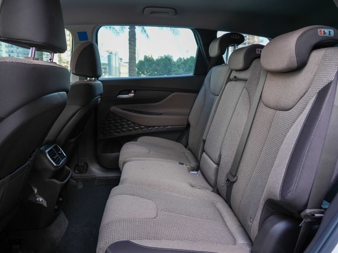 Hyundai Santa Fe (Perle blanche), 2023 &agrave; louer &agrave; Sharjah