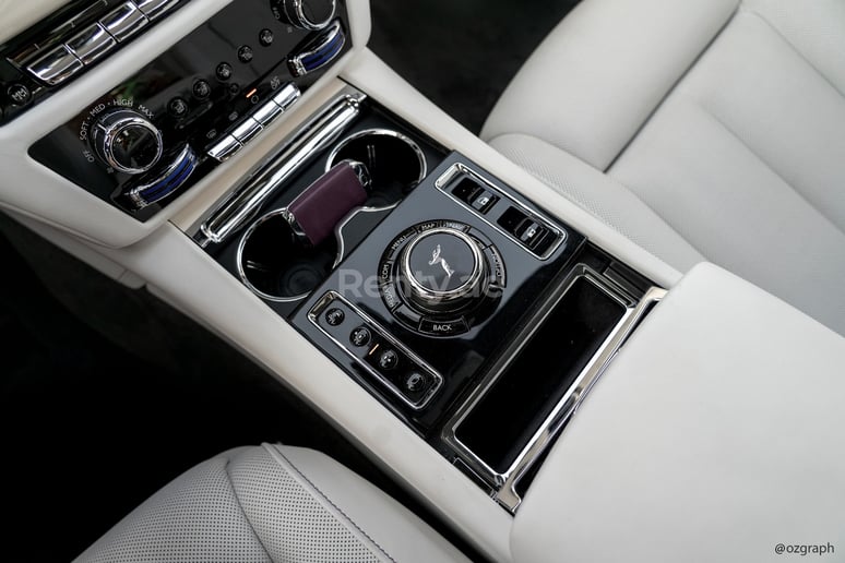 Rolls Royce Ghost (Lila), 2021  zur Miete in Dubai