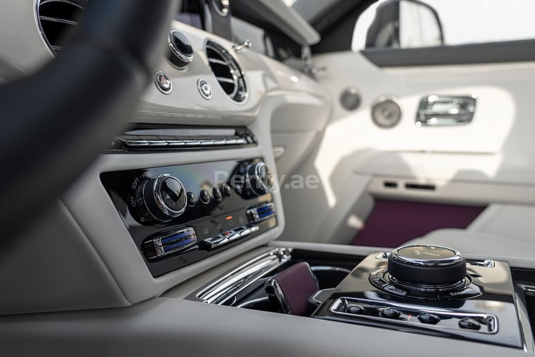 Rolls Royce Ghost (Lila), 2021  zur Miete in Dubai