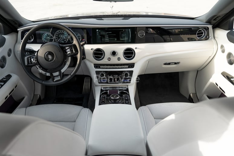 Rolls Royce Ghost (Lila), 2021  zur Miete in Dubai