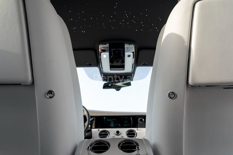 Rolls Royce Ghost (Lila), 2021  zur Miete in Dubai