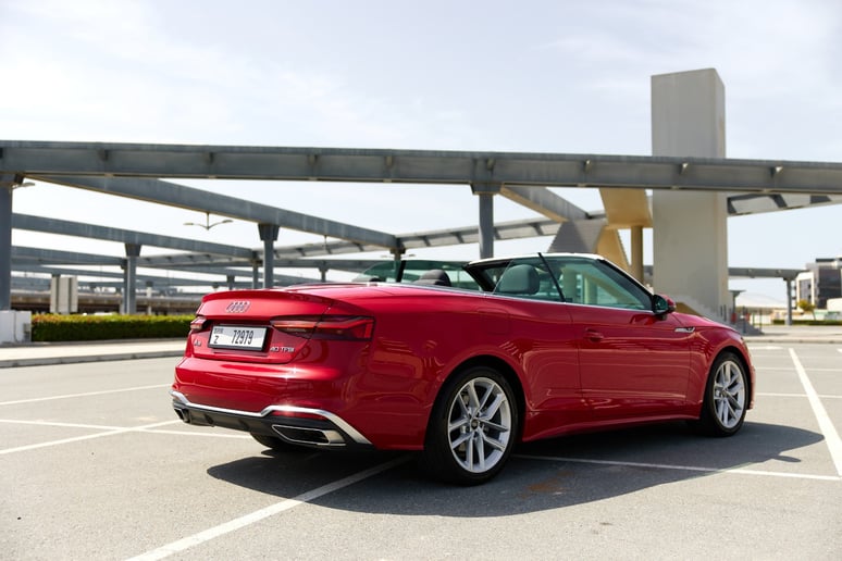 Audi A5 Cabrio (Rood), 2022 te huur in Sharjah