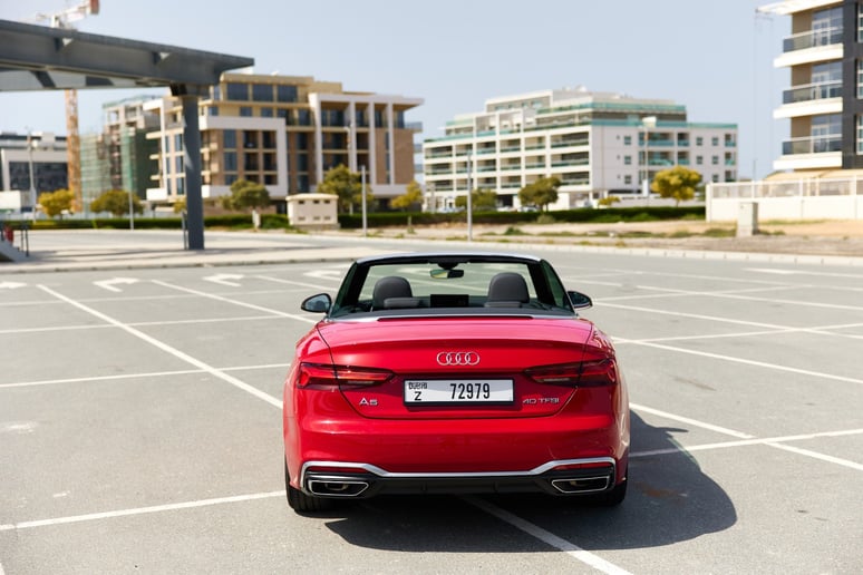 Audi A5 Cabrio (Rood), 2022 te huur in Sharjah
