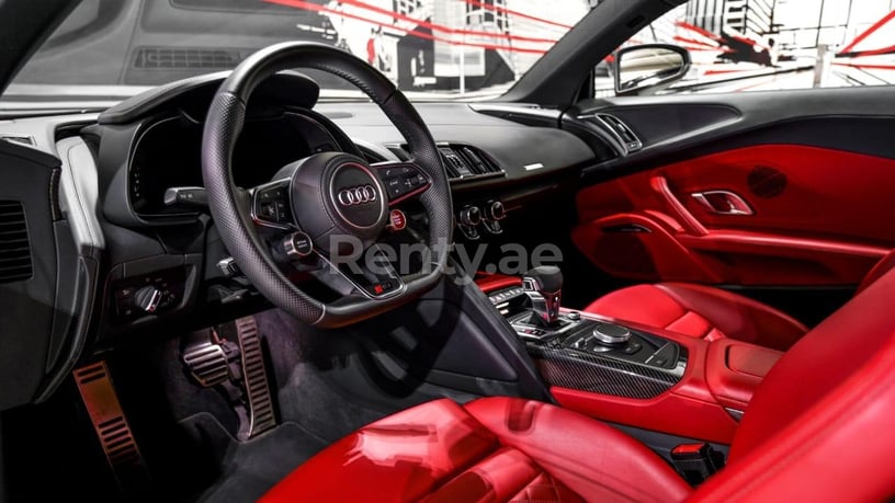 Audi R8 (Rosso), 2021 in affitto a Dubai