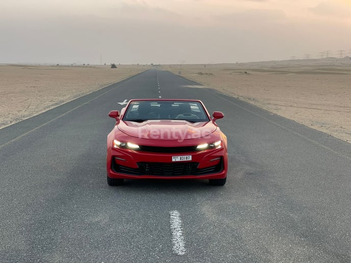 Chevrolet Camaro Convertible (Rood), 2020 te huur in Dubai