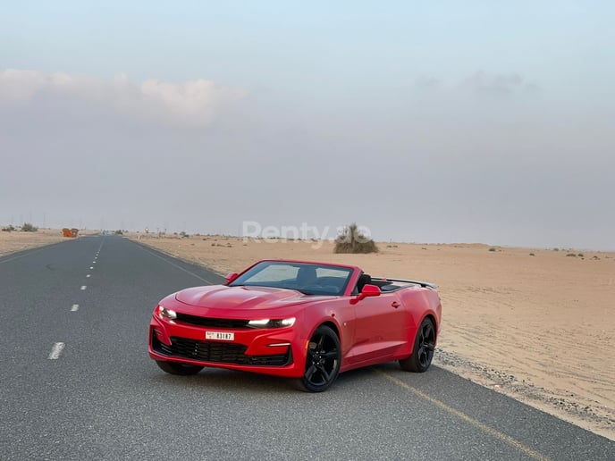 Chevrolet Camaro Convertible (Rood), 2020 te huur in Dubai