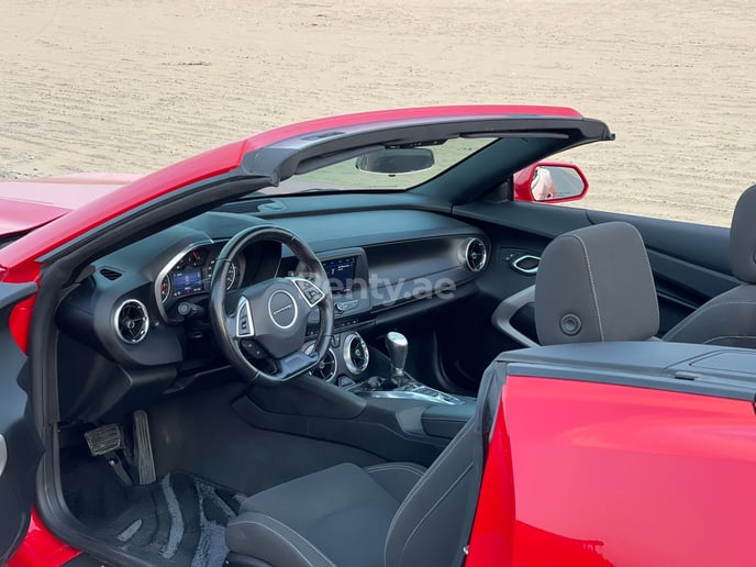 Chevrolet Camaro Convertible (Rood), 2020 te huur in Dubai