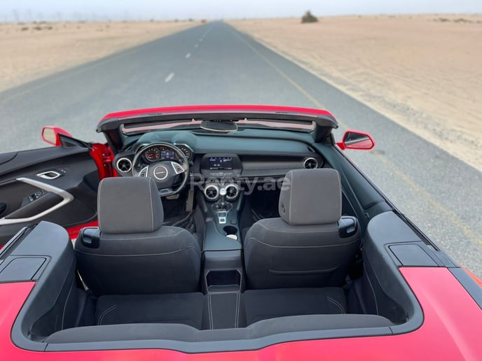 Chevrolet Camaro Convertible (Rood), 2020 te huur in Dubai