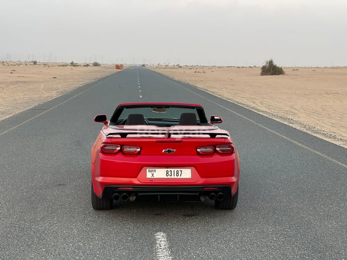 Chevrolet Camaro Convertible (Rood), 2020 te huur in Dubai