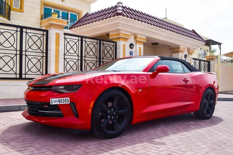 Chevrolet Camaro cabrio (Rood), 2018 te huur in Dubai