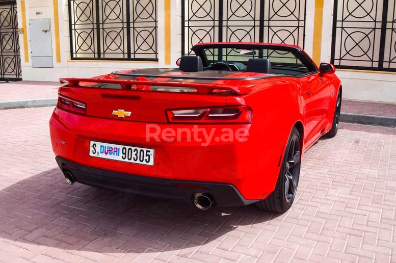 Chevrolet Camaro cabrio (Rood), 2018 te huur in Dubai