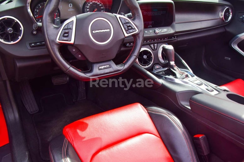 Chevrolet Camaro cabrio (Rood), 2018 te huur in Dubai