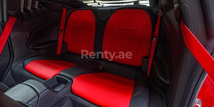 Chevrolet Camaro (rojo), 2020 para alquiler en Dub&aacute;i