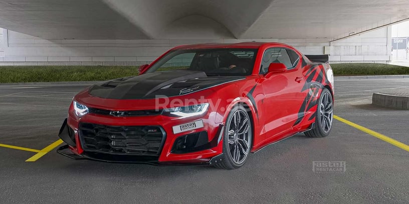 Chevrolet Camaro (rojo), 2020 para alquiler en Dub&aacute;i