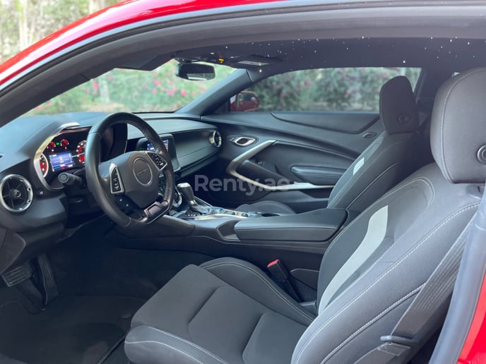 Dubai'de kiralık Chevrolet Camaro (Kırmızı), 2020
