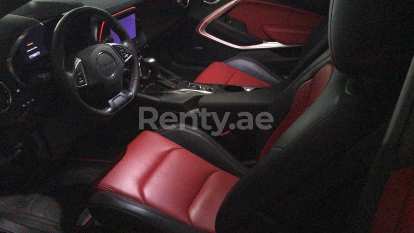 Chevrolet Camaro (Rood), 2020 te huur in Dubai