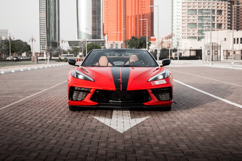 Chevrolet Corvette C8 Spyder (rojo), 2023 para alquiler en Abu Dhabi