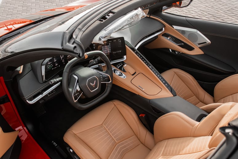 Chevrolet Corvette C8 Spyder (rojo), 2023 para alquiler en Abu Dhabi