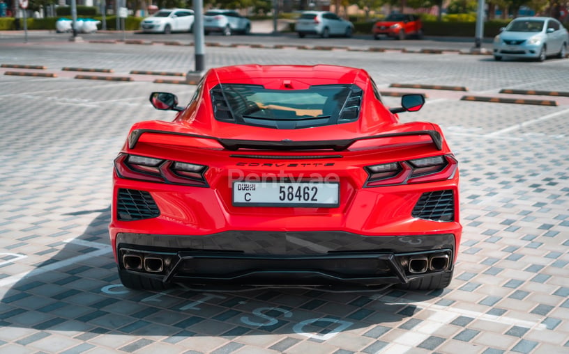 Chevrolet Corvette With Manual Retractable Roof (Rouge), 2022 &agrave; louer &agrave; Sharjah