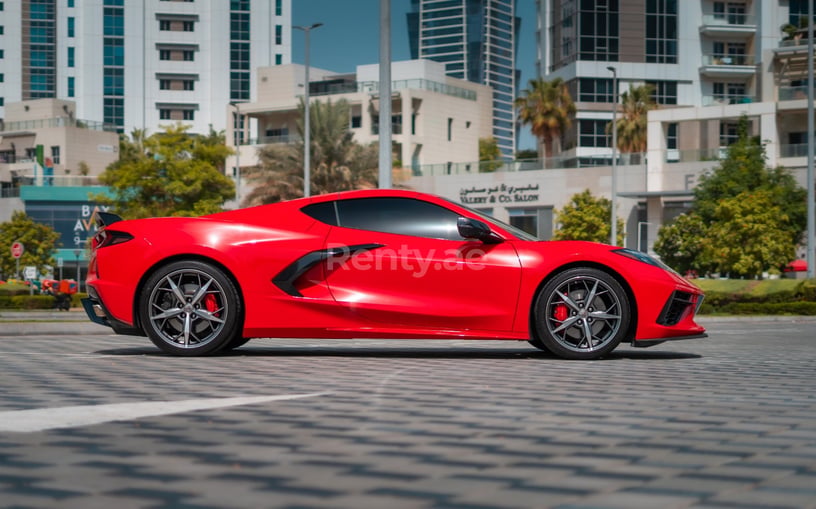 Abu Dabi'de kiralık Chevrolet Corvette C8 Spyder (Kırmızı), 2022