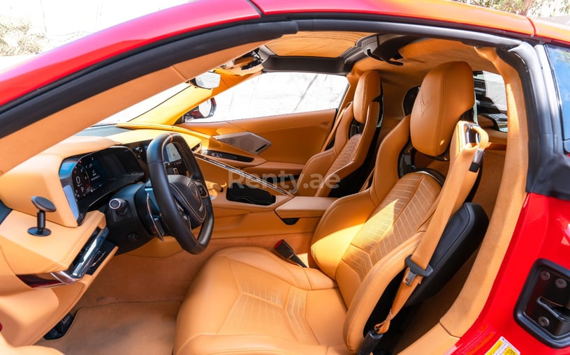 Abu Dabi'de kiralık Chevrolet Corvette C8 Spyder (Kırmızı), 2022