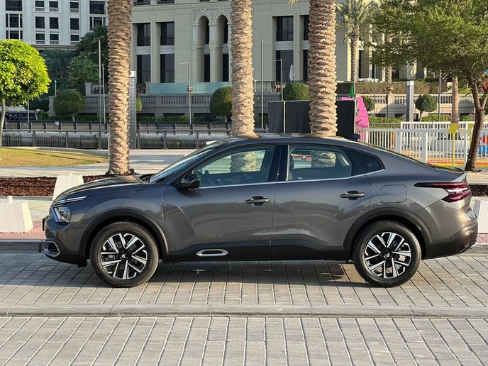 Citroen C4X (Gris), 2025 para alquiler en Abu Dhabi