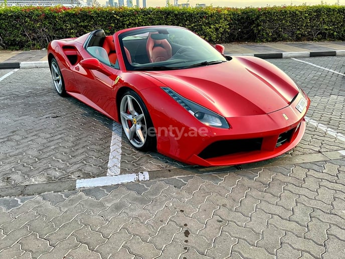Dubai'de kiralık Ferrari 488 Spyder (Kırmızı), 2017