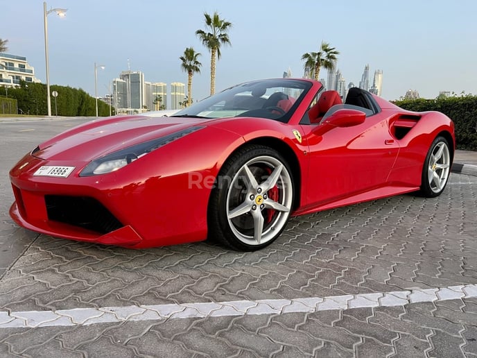 Dubai'de kiralık Ferrari 488 Spyder (Kırmızı), 2017