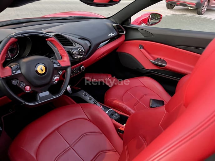 Dubai'de kiralık Ferrari 488 Spyder (Kırmızı), 2017