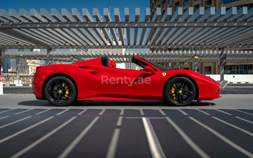 Ferrari 488 Spyder (Rot), 2021  zur Miete in Abu Dhabi