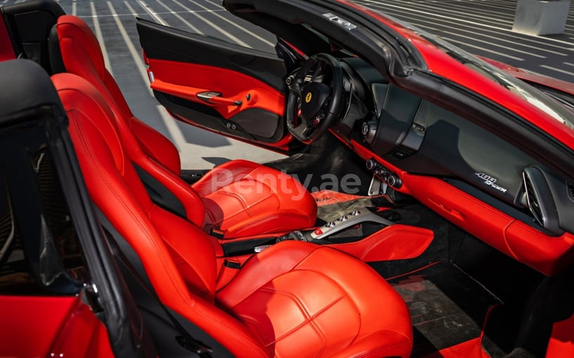 Ferrari 488 Spyder (Rot), 2021  zur Miete in Abu Dhabi