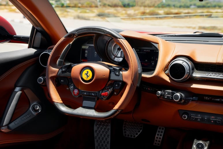 Ferrari 812 Superfast (Rot), 2019  zur Miete in Sharjah