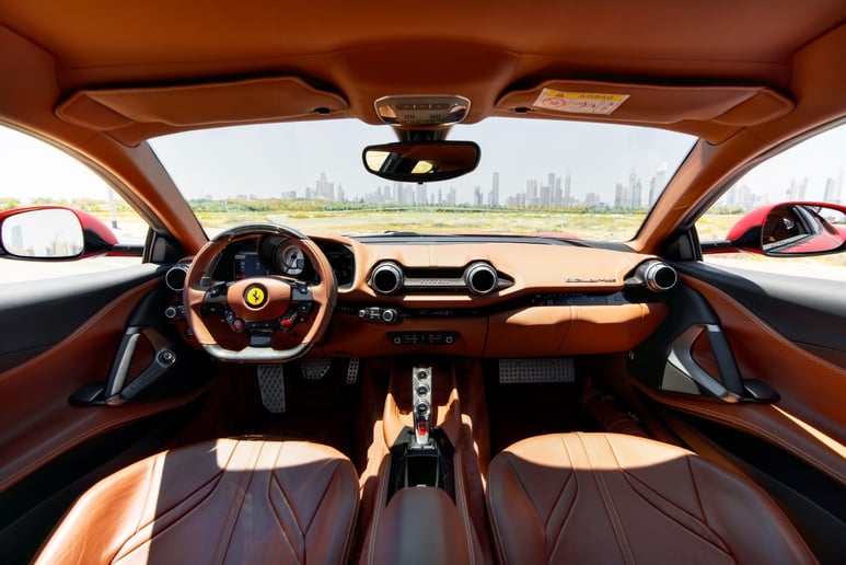 Ferrari 812 Superfast (Rot), 2019  zur Miete in Sharjah