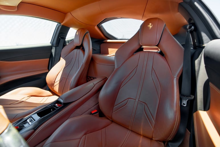 Ferrari 812 Superfast (Rot), 2019  zur Miete in Sharjah