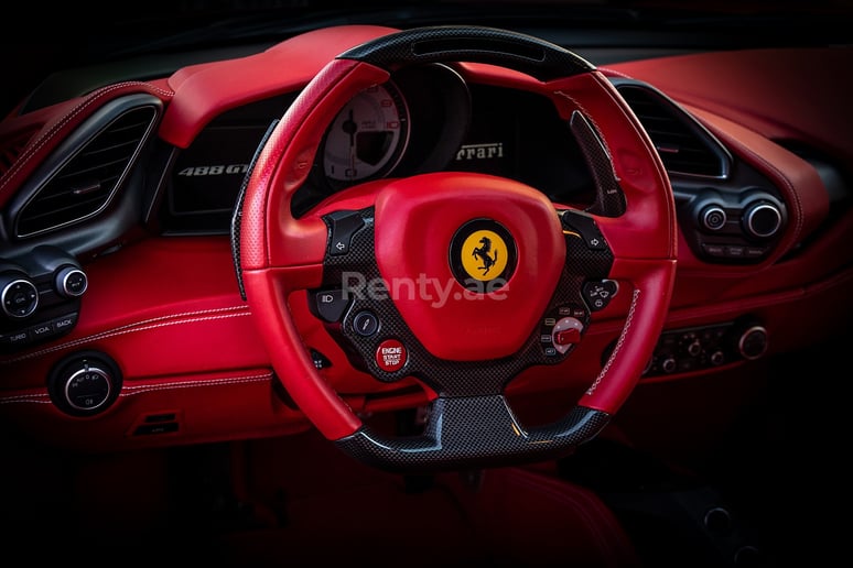 Dubai'de kiralık Ferrari 488 GTB (Kırmızı), 2018
