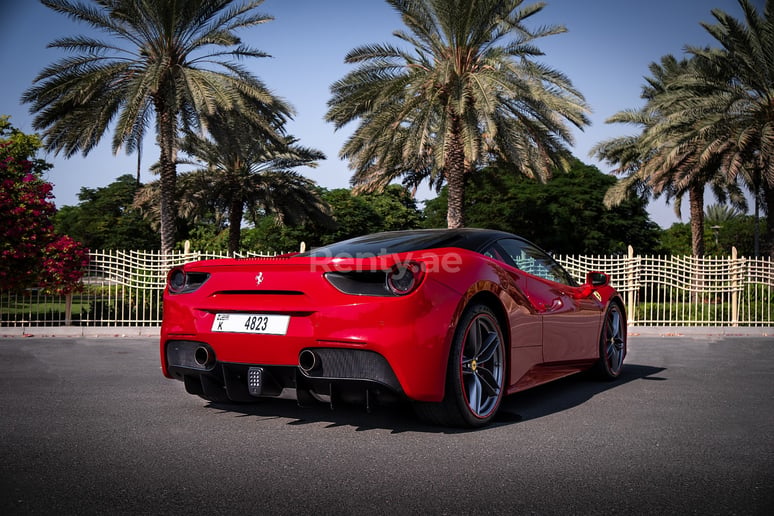 Dubai'de kiralık Ferrari 488 GTB (Kırmızı), 2018