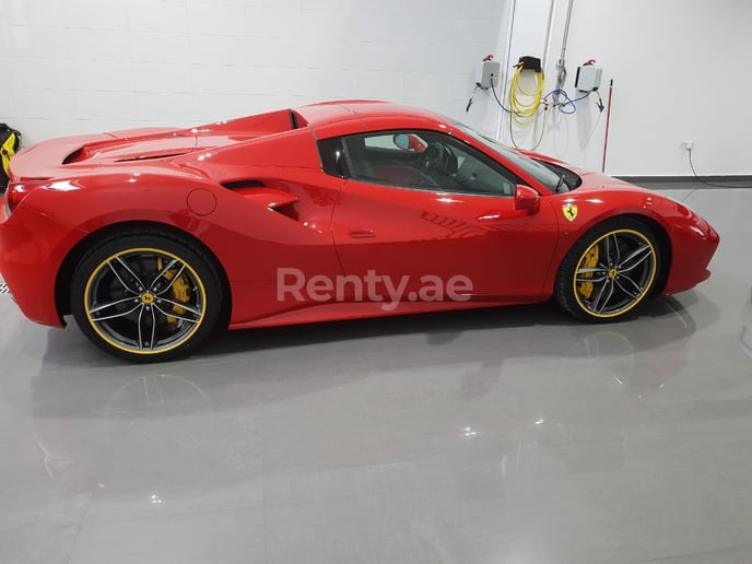 Dubai'de kiralık Ferrari 488 Spider (Kırmızı), 2019