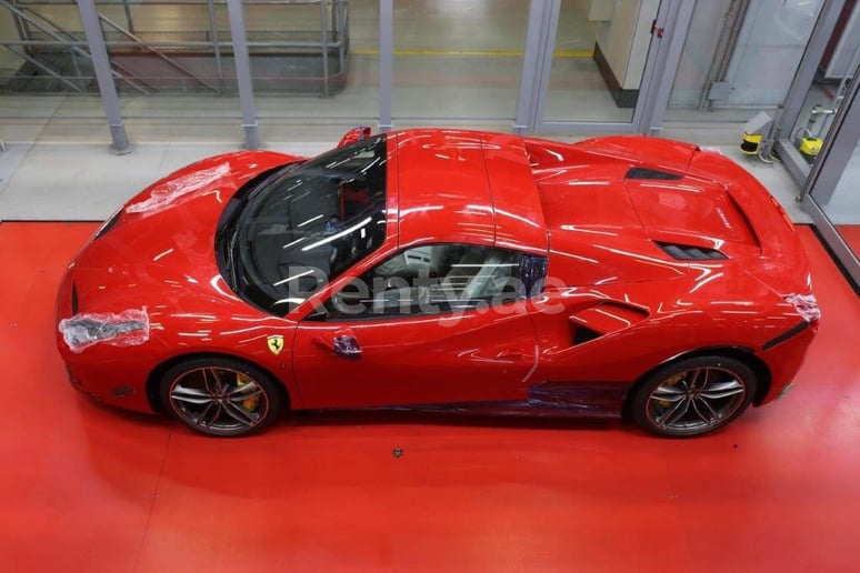 Dubai'de kiralık Ferrari 488 Spider (Kırmızı), 2019