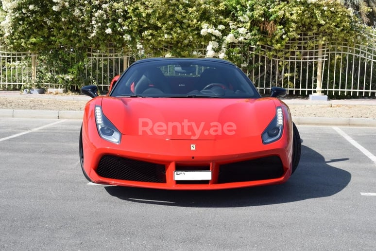 Dubai'de kiralık Ferrari 488 Spider (Kırmızı), 2018