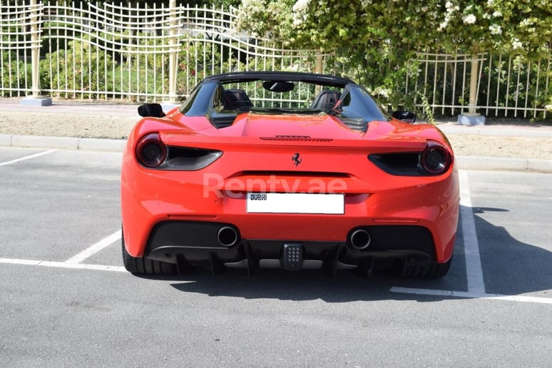 Dubai'de kiralık Ferrari 488 Spider (Kırmızı), 2018