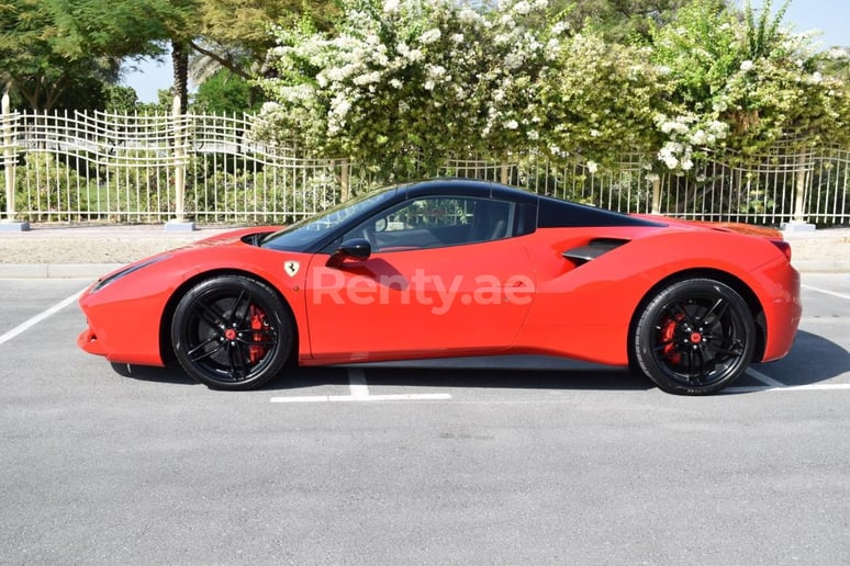 Dubai'de kiralık Ferrari 488 Spider (Kırmızı), 2018