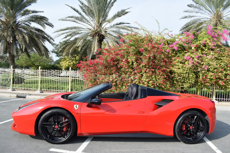 Dubai'de kiralık Ferrari 488 Spider (Kırmızı), 2018