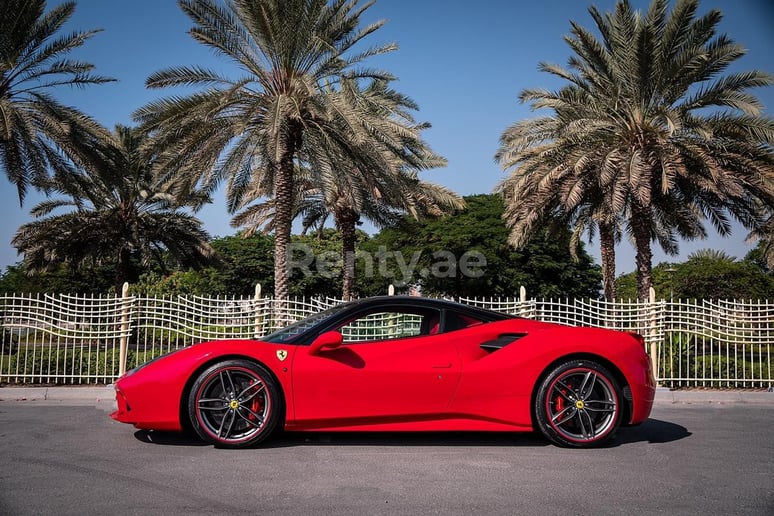 Dubai'de kiralık Ferrari 488 GTB (Kırmızı), 2019