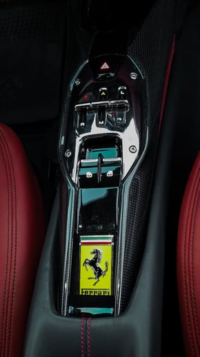 Ferrari 296 (Rouge), 2023 &agrave; louer &agrave; Ras Al Khaimah