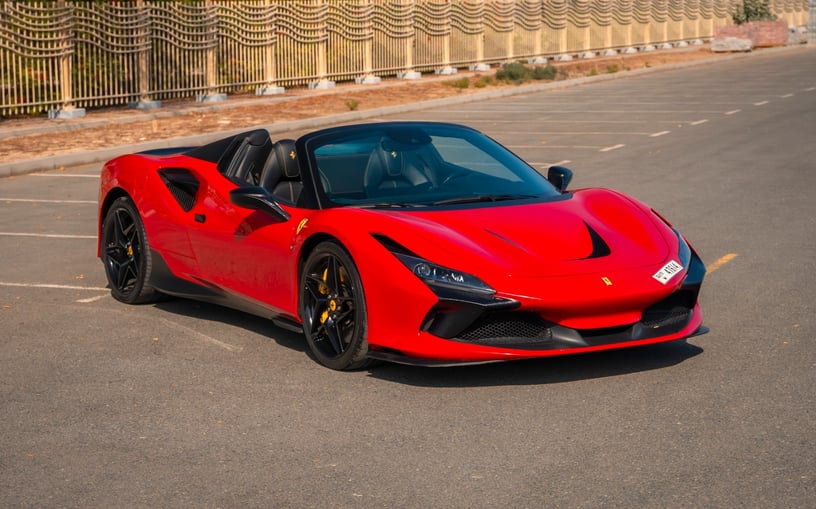 Ferrari F8 Tributo Spider (Rood), 2022 te huur in Abu Dhabi
