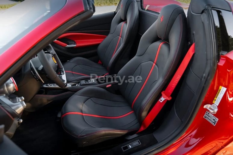 إيجار فيراري F8 تريبوتو سبايدر (أحمر), 2022 في دبي