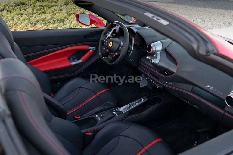 إيجار فيراري F8 تريبوتو سبايدر (أحمر), 2022 في دبي