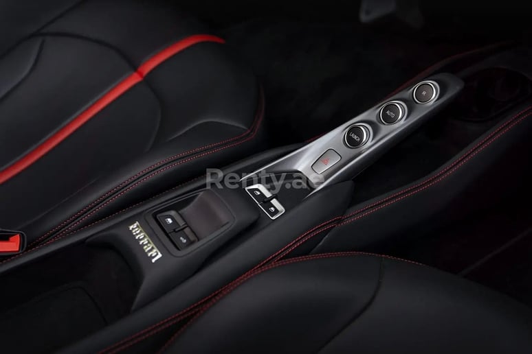 إيجار فيراري F8 تريبوتو سبايدر (أحمر), 2022 في دبي