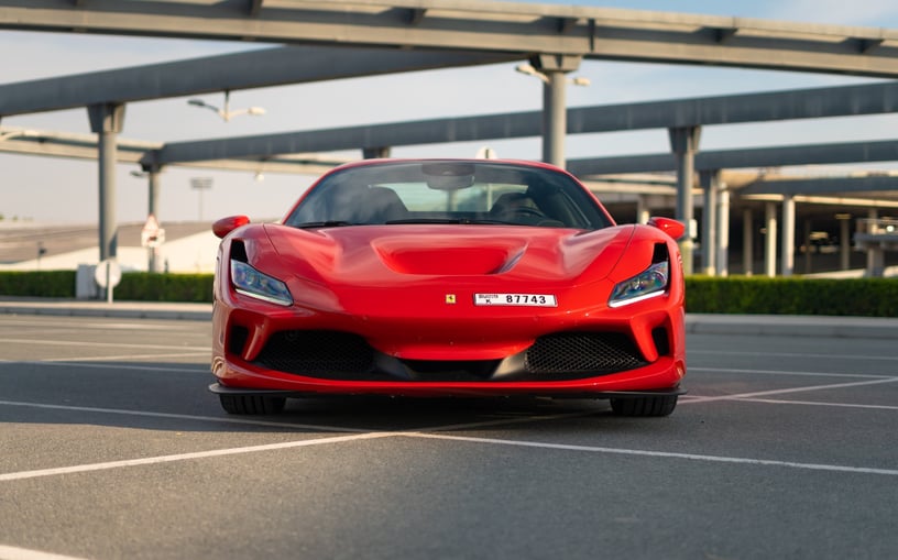 Ferrari F8 Tributo Spyder (Rot), 2023  zur Miete in Abu Dhabi